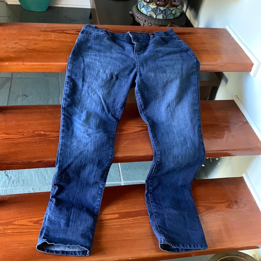 Place skinny jeans in great condition